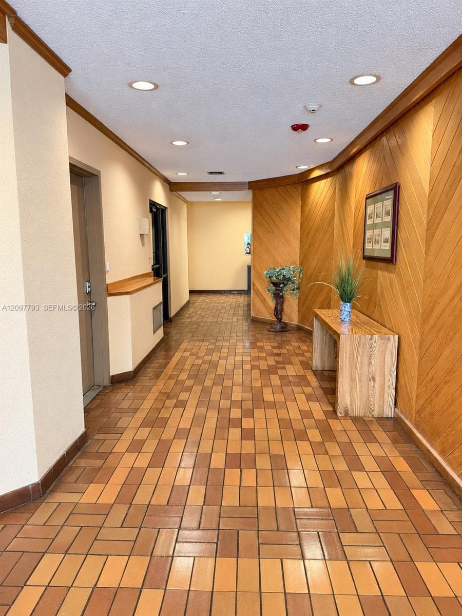 20860 San Simeon Way # 6, Miami FL 33179