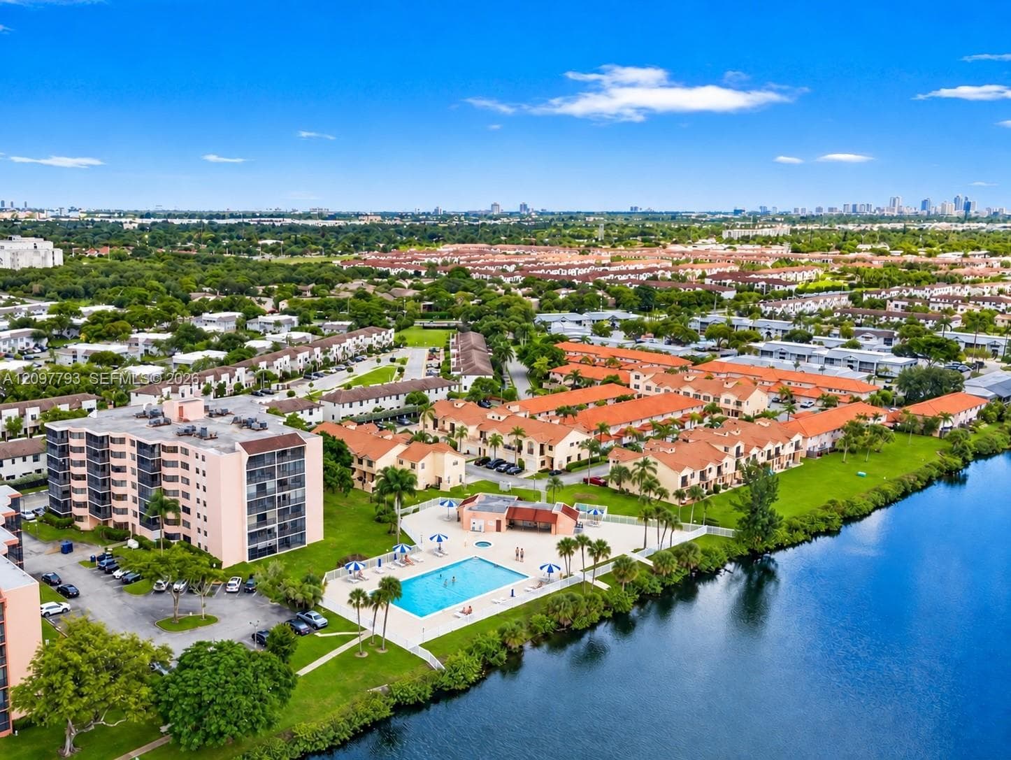 20860 San Simeon Way # 6, Miami FL 33179
