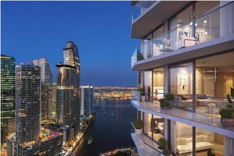 77 SE 5th Street # 4014, Miami FL 33131