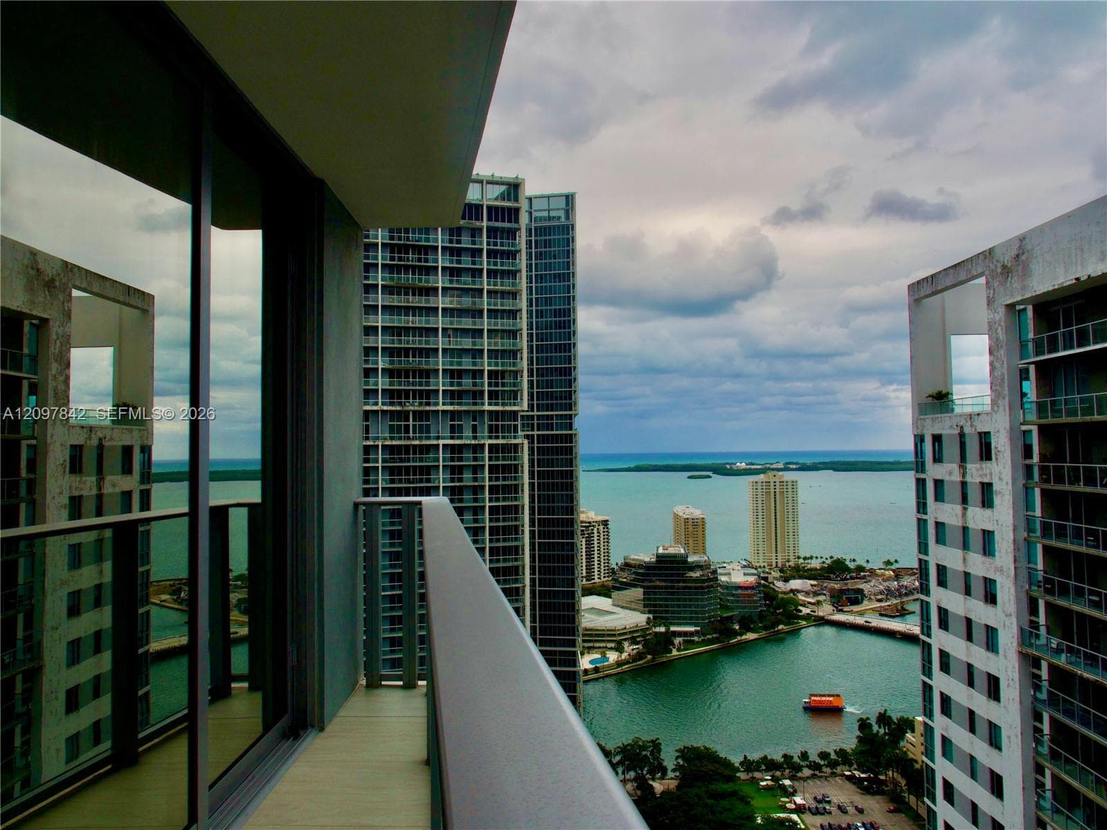 77 SE 5th Street # 4014, Miami FL 33131