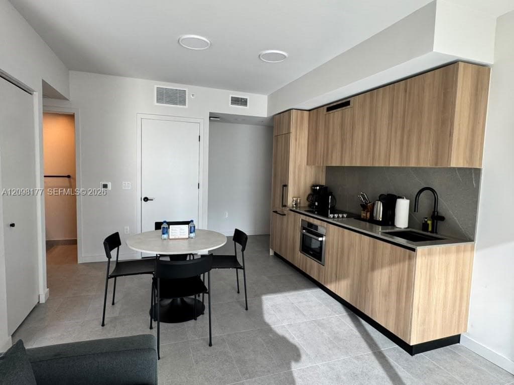 121 NE 5th St # 1913, Miami FL 33132
