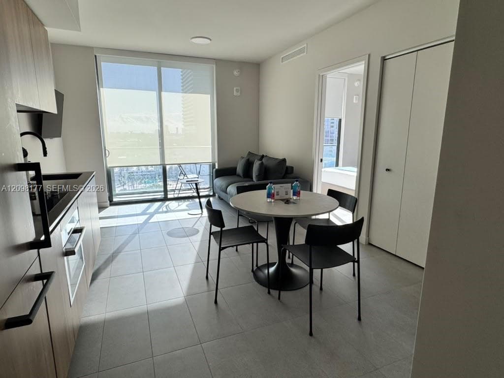 121 NE 5th St # 1913, Miami FL 33132