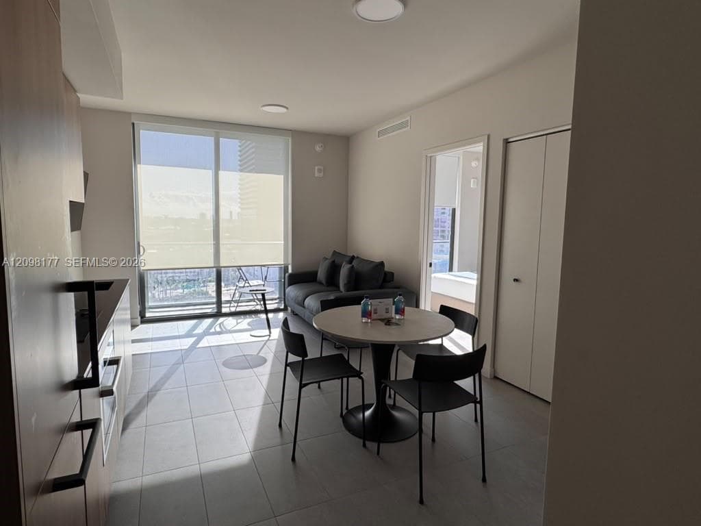 121 NE 5th St # 1913, Miami FL 33132