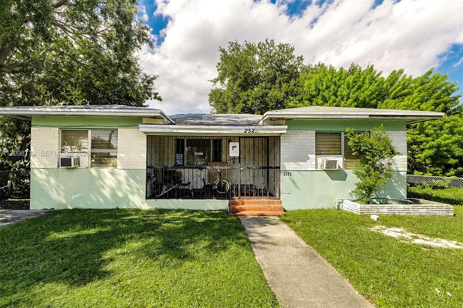 2525 NW 50th St, Miami FL 33142