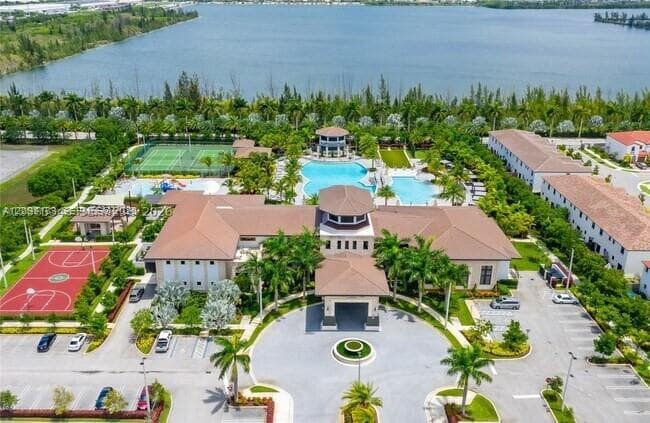 10434 NW 78, Doral FL 33178