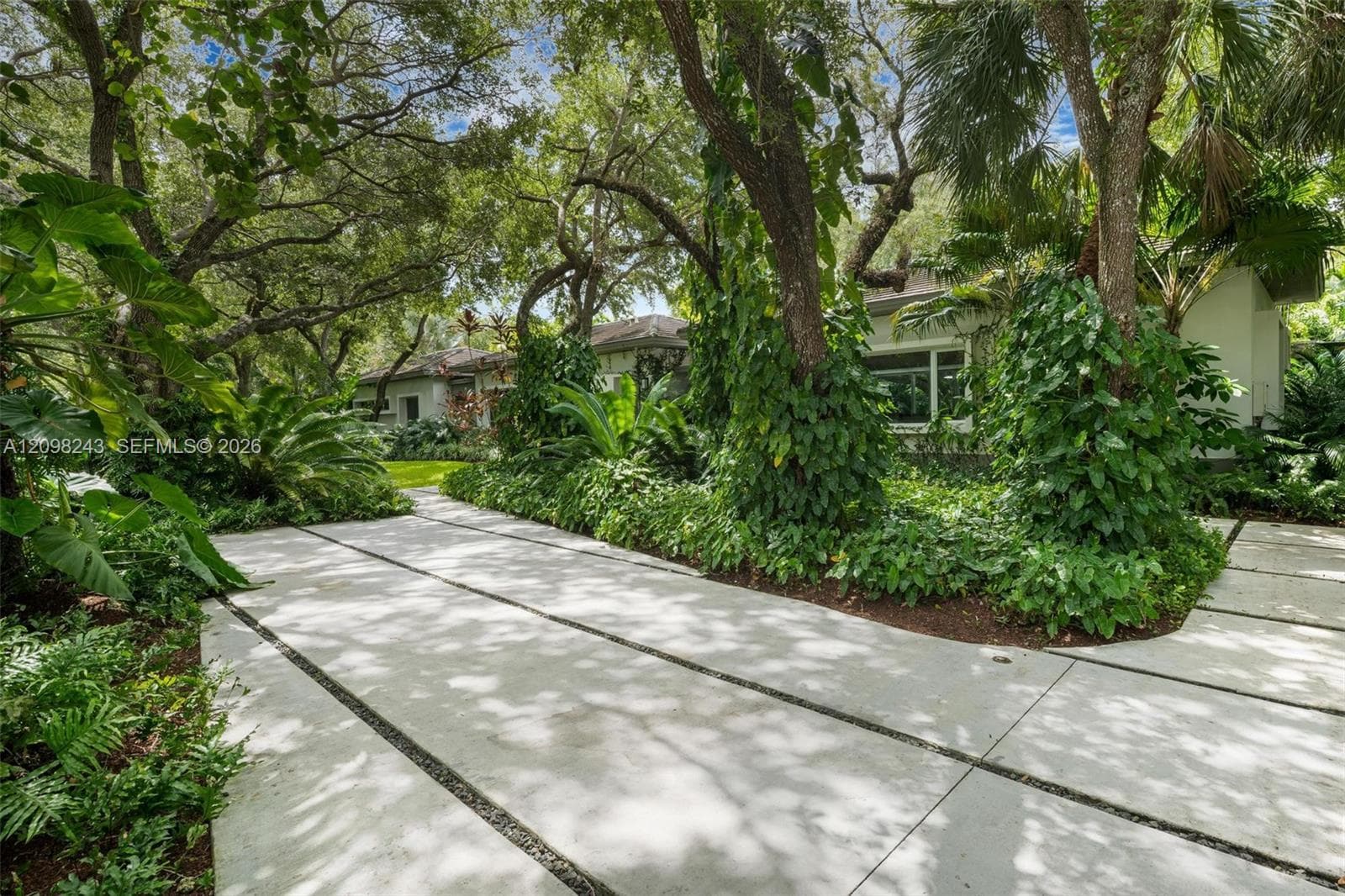 6080 SW 102nd St, Pinecrest FL 33156