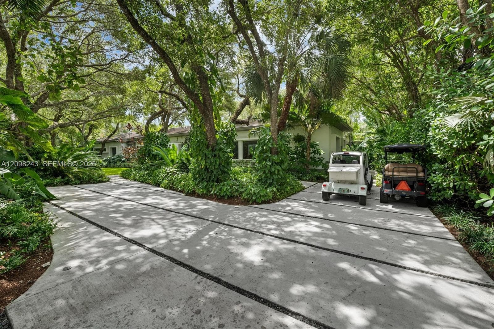 6080 SW 102nd St, Pinecrest FL 33156
