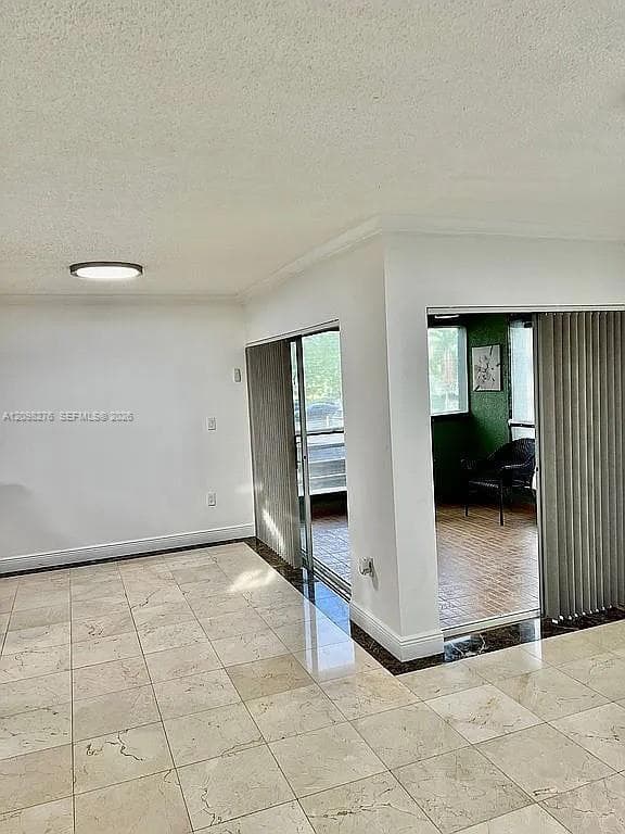 11183 NW 7th St # 20, Miami FL 33172