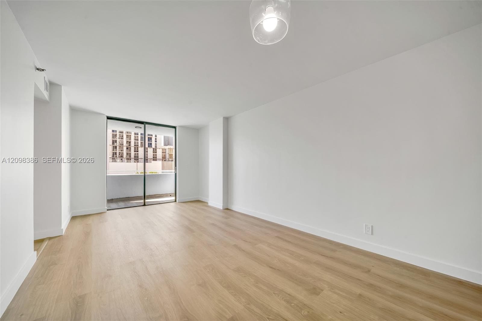 501 SW 1st St # 502, Miami FL 33130