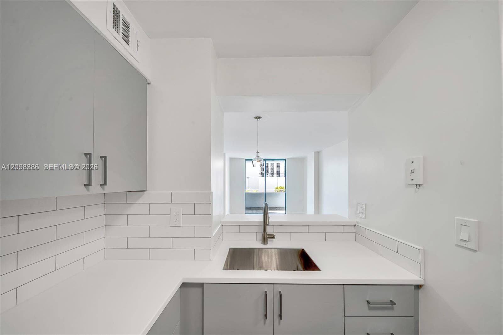 501 SW 1st St # 502, Miami FL 33130