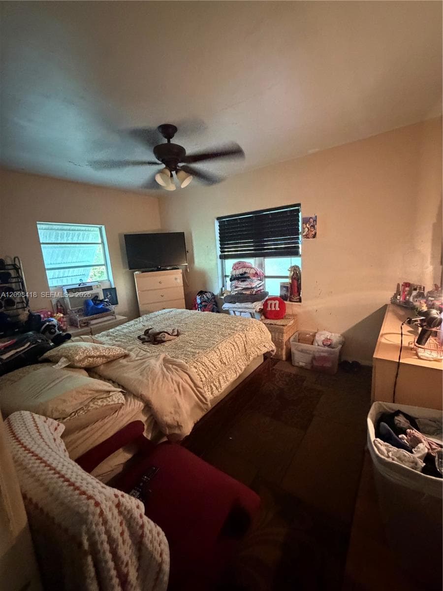 925 NW 52nd St, Miami FL 33127