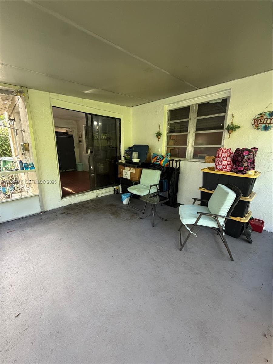 925 NW 52nd St, Miami FL 33127