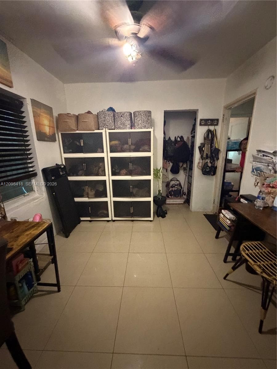 925 NW 52nd St, Miami FL 33127
