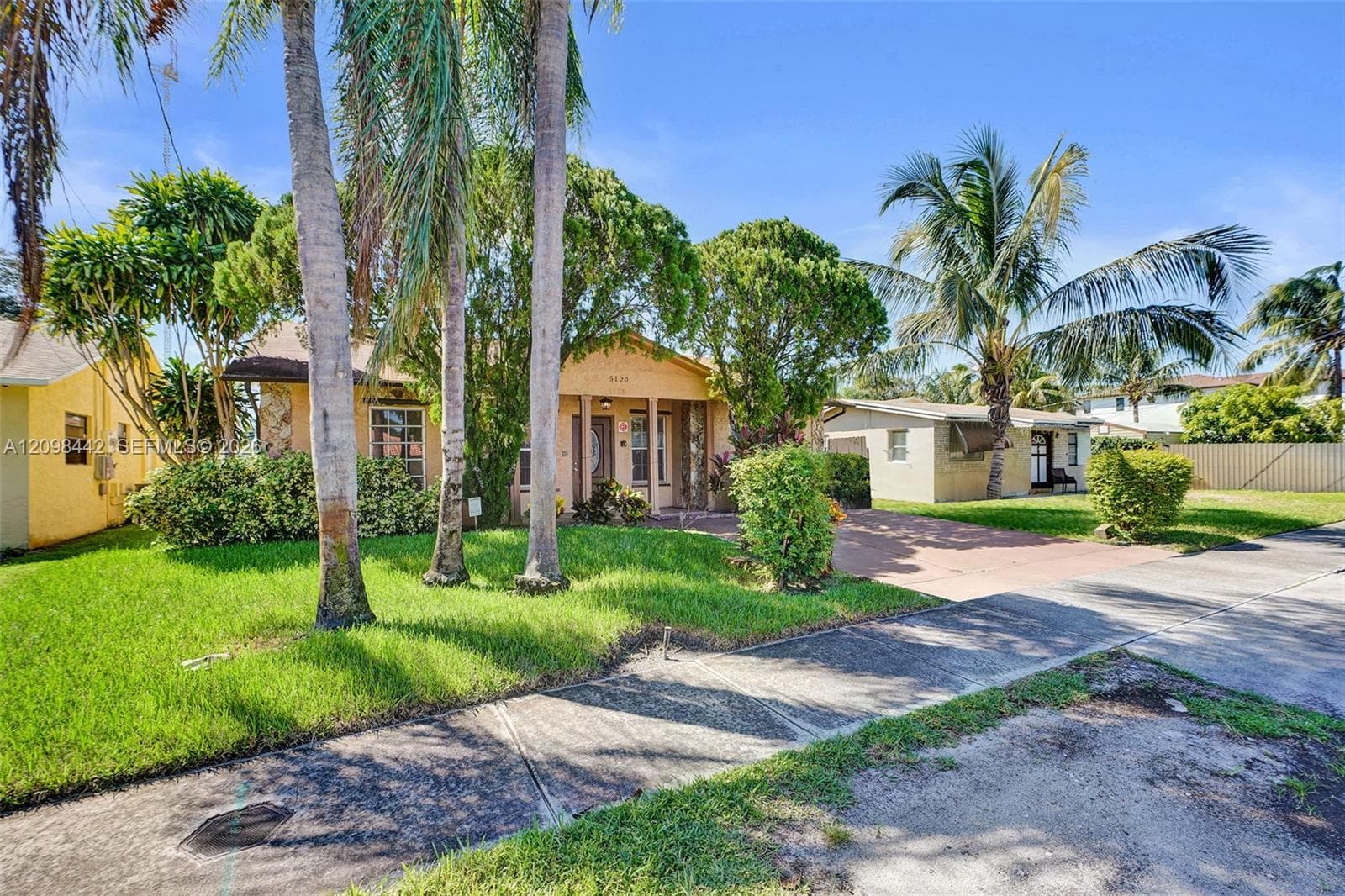 5120 SW 22nd St, West Park FL 33023