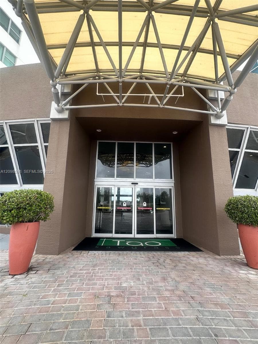 2641 N Flamingo Rd # 1502N, Sunrise FL 33323
