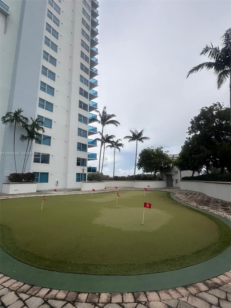 2641 N Flamingo Rd # 1502N, Sunrise FL 33323