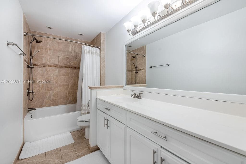 6256 Lansdowne Cir, Boynton Beach FL 33472