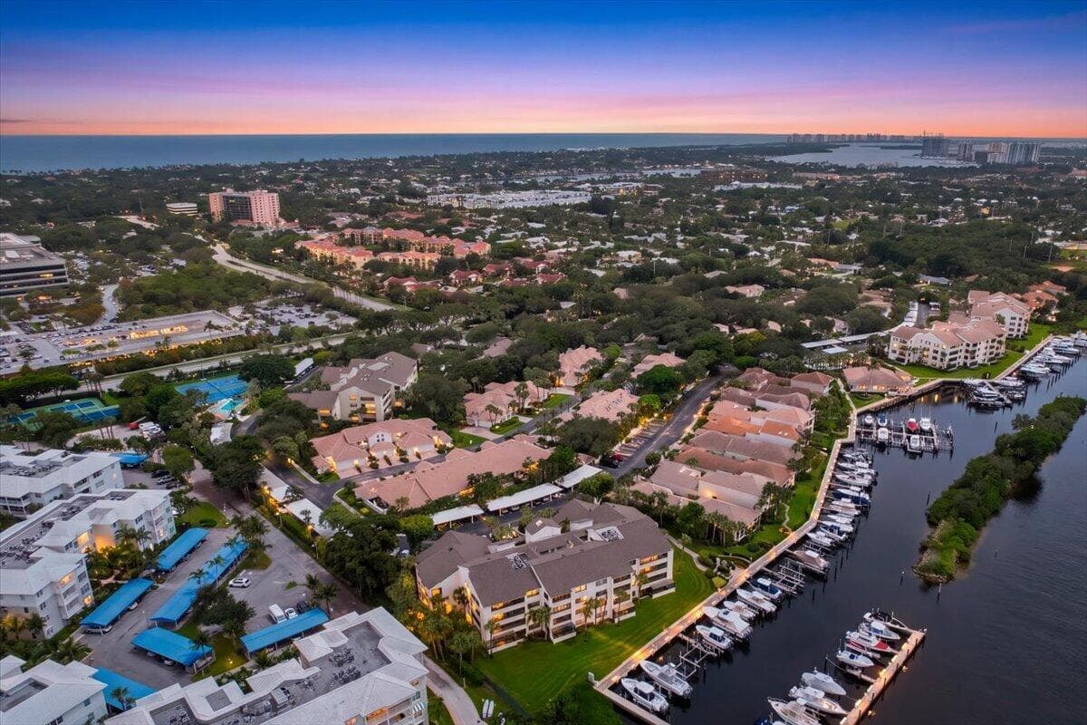 526 OAK HARBOUR Drive # 526, Juno Beach FL 33408