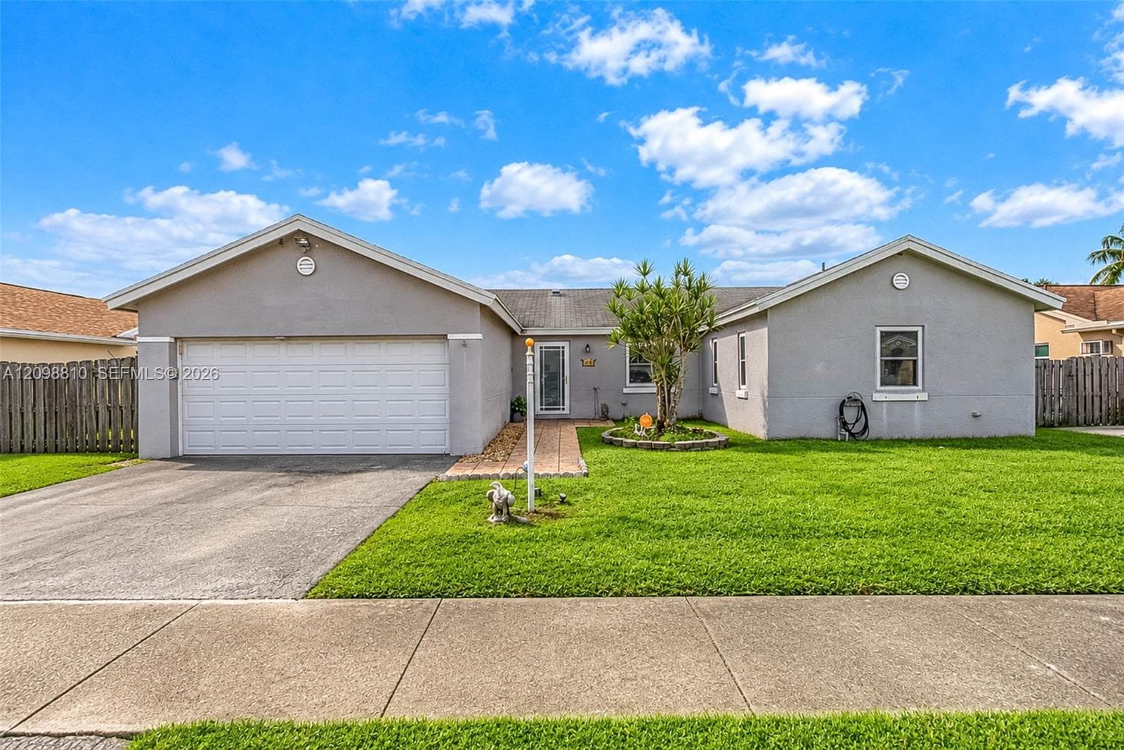 9528 NW 53rd St, Sunrise FL 33351