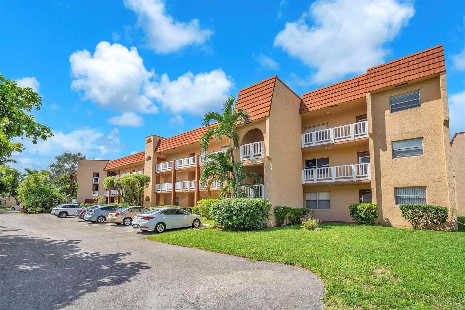 9301 Sunrise Lakes Boulevard # 207, Sunrise FL 33322