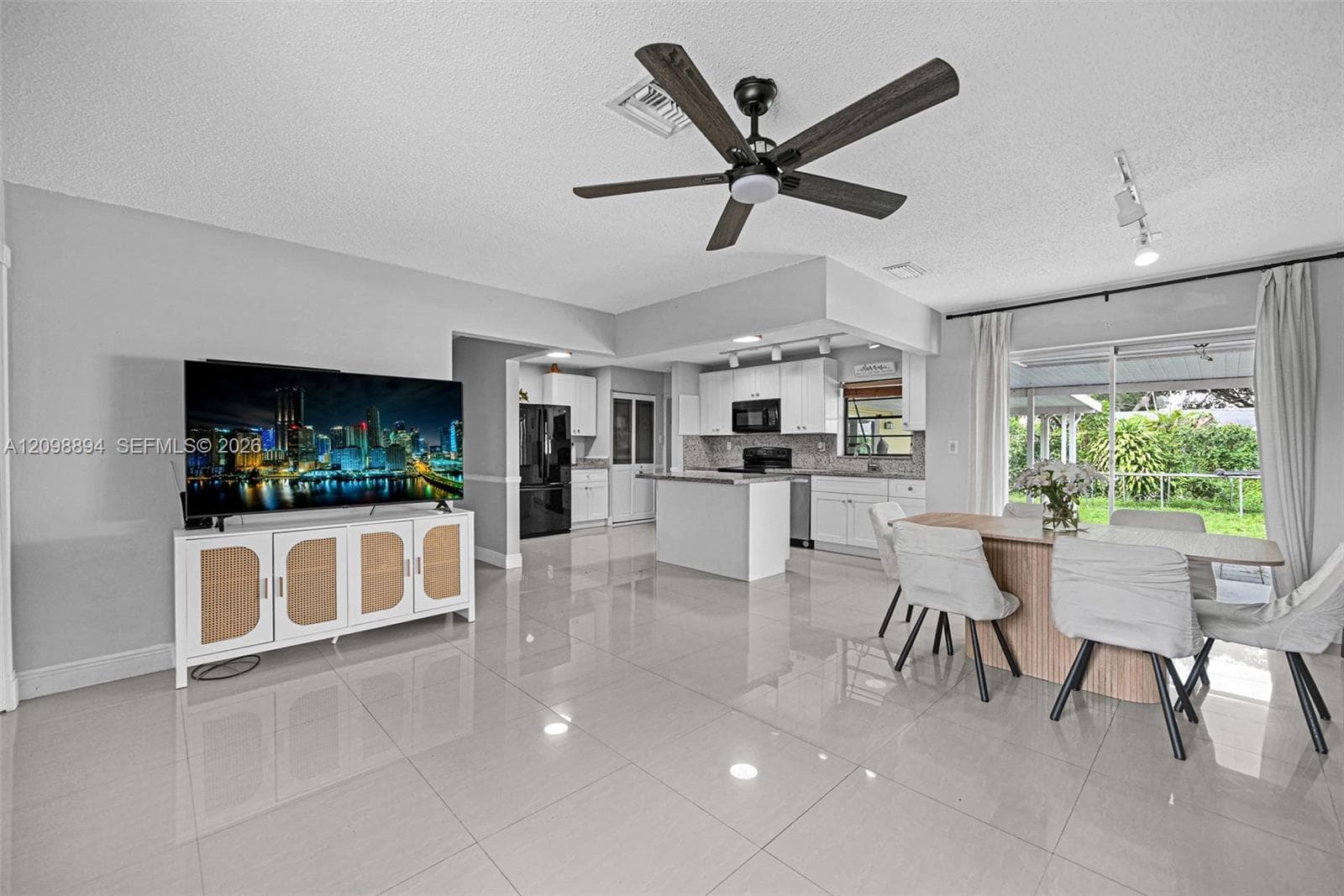 230 N 67th Ave, Hollywood FL 33024