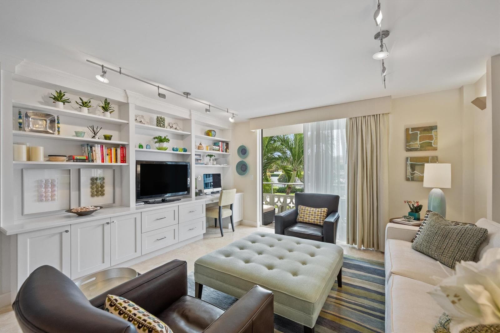 139 Sunrise Avenue # 205, Palm Beach FL 33480