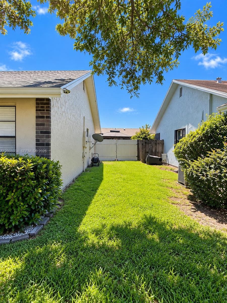 4968 NW 92nd Ave, Sunrise FL 33351