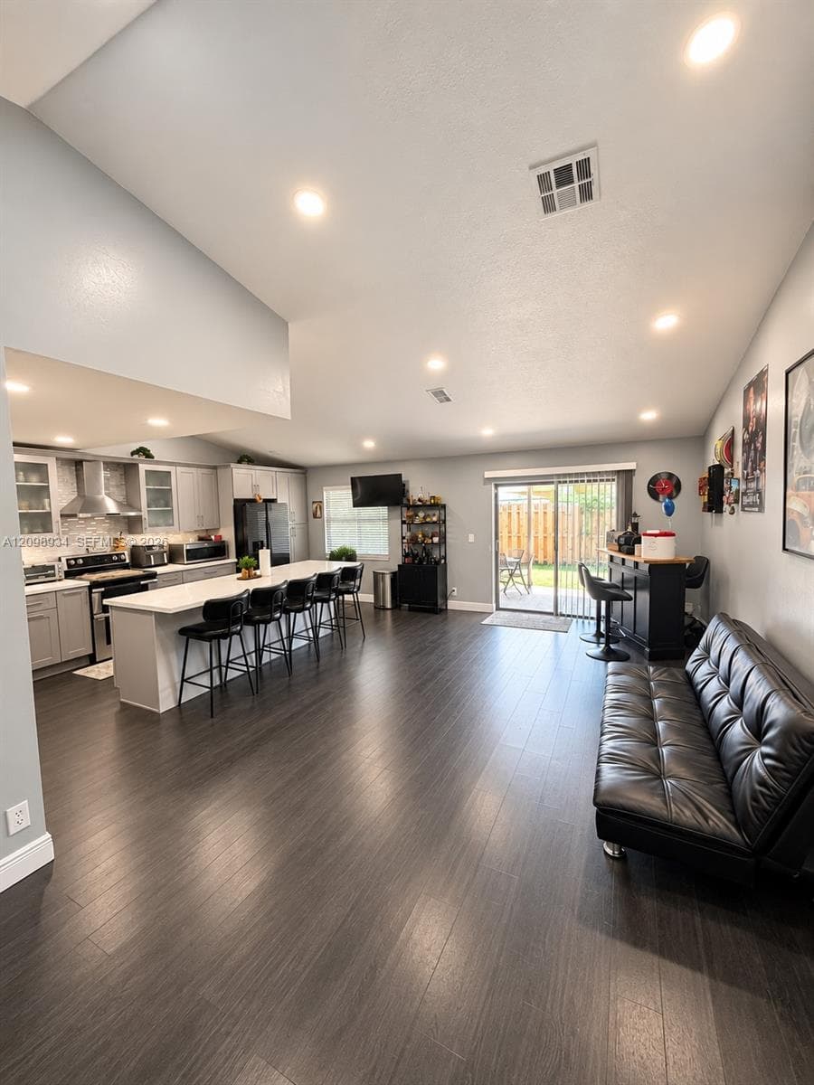 4968 NW 92nd Ave, Sunrise FL 33351