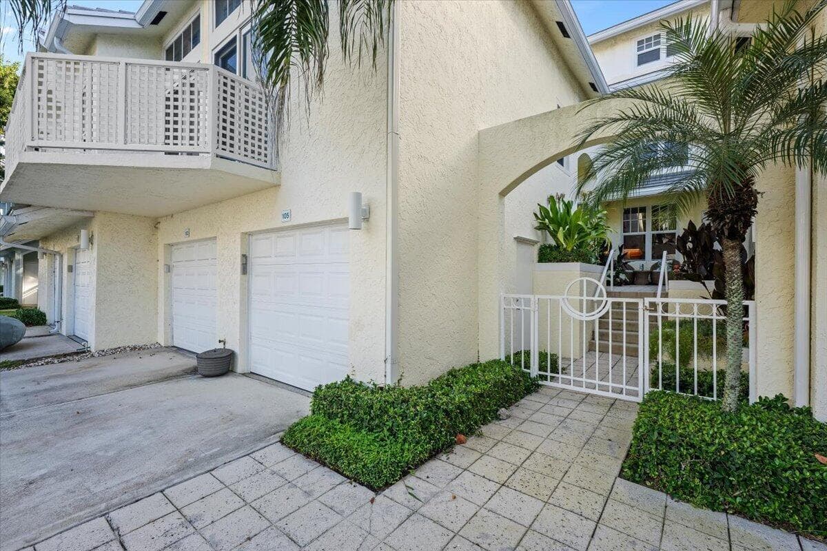 105 MAINSAIL Circle, Jupiter FL 33477