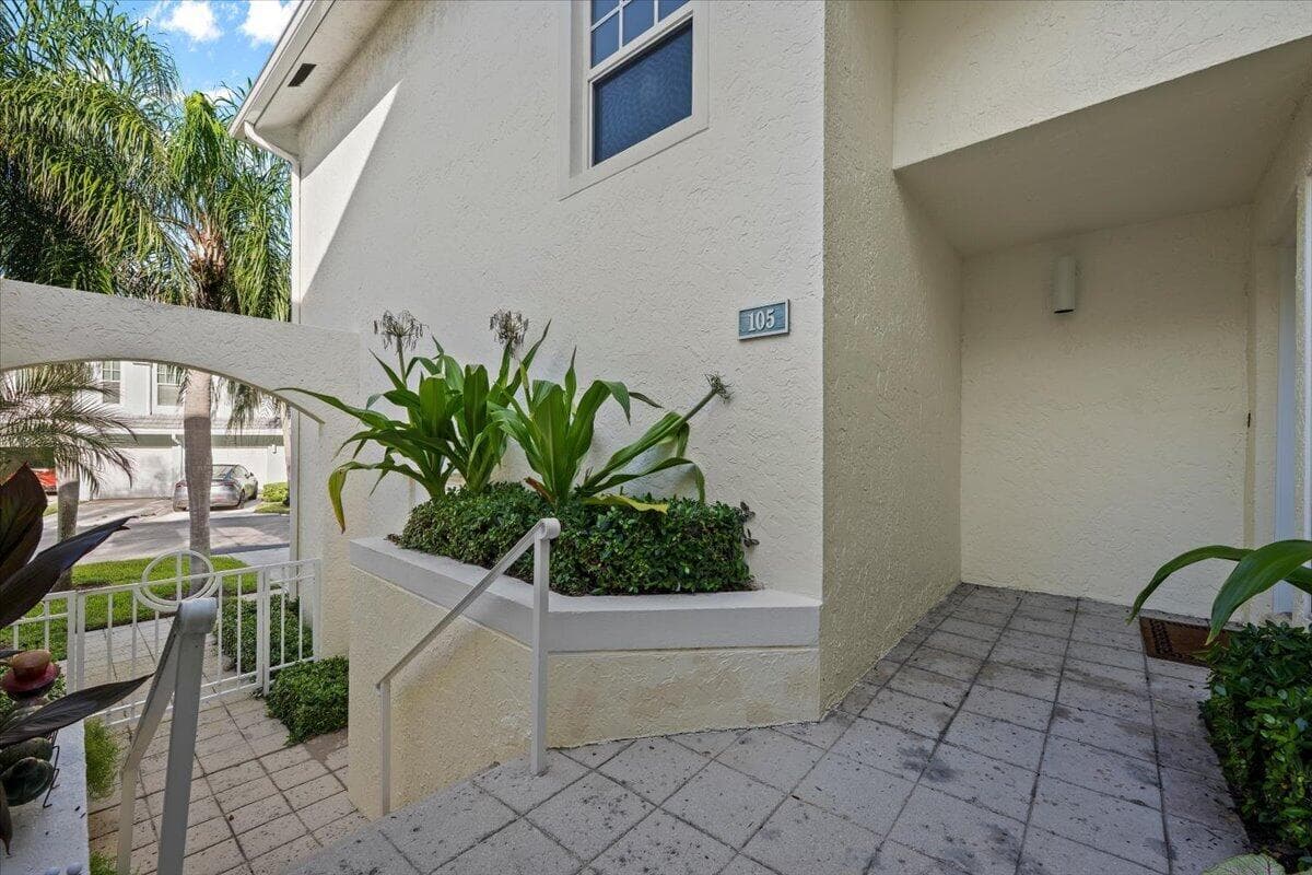 105 MAINSAIL Circle, Jupiter FL 33477