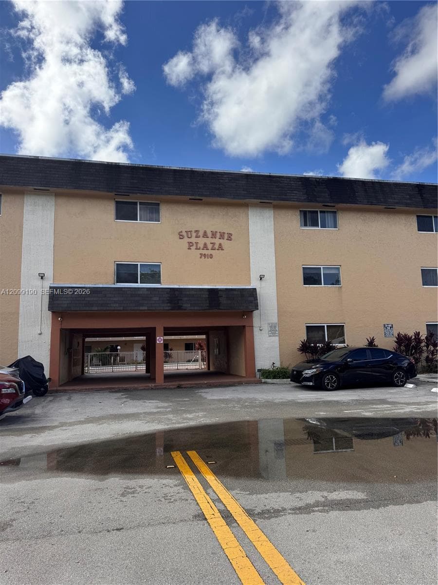 7910 Taft St # 309, Pembroke Pines FL 33024