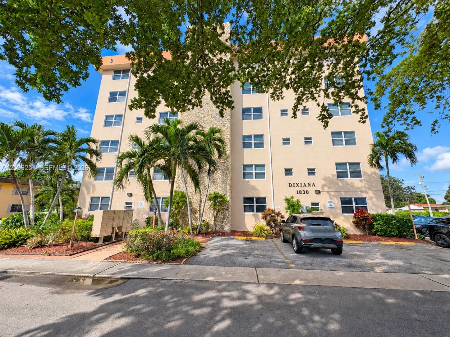 1830 Dixieanna St # 605, Hollywood FL 33020