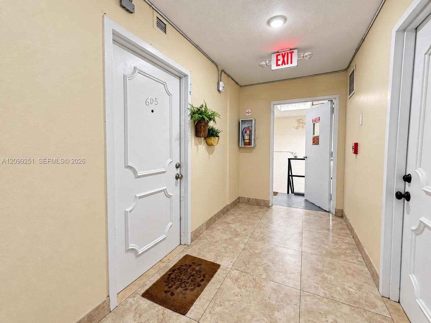 1830 Dixieanna St # 605, Hollywood FL 33020