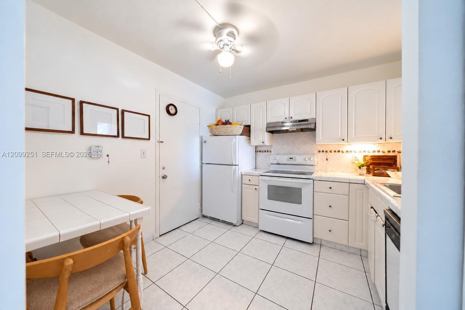 1830 Dixieanna St # 605, Hollywood FL 33020