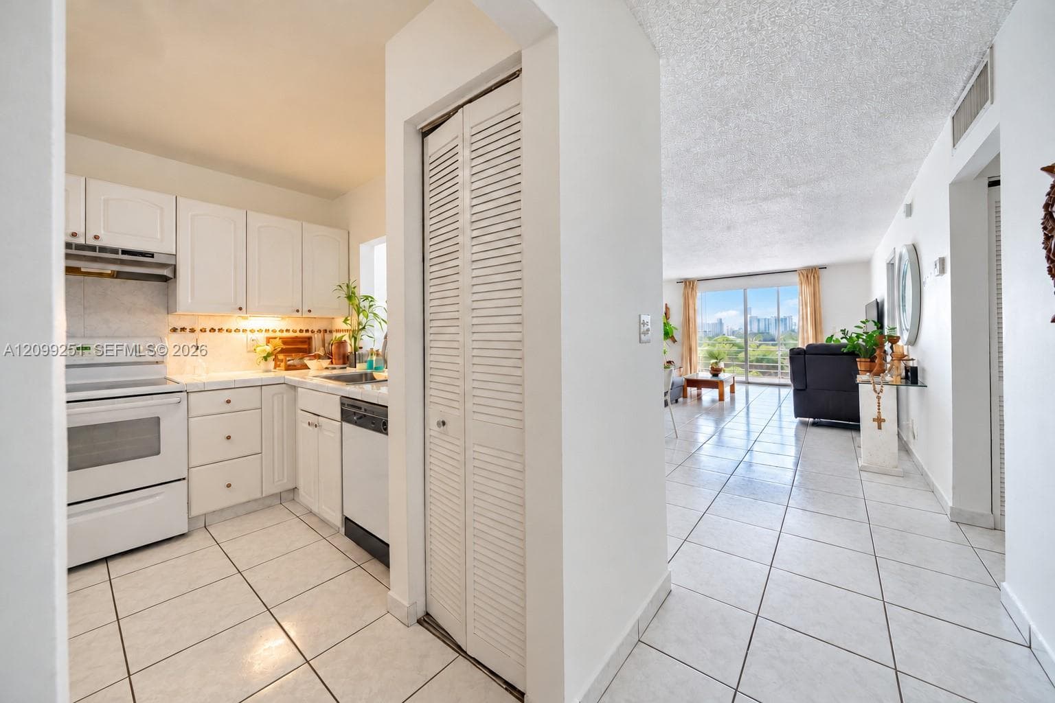 1830 Dixieanna St # 605, Hollywood FL 33020