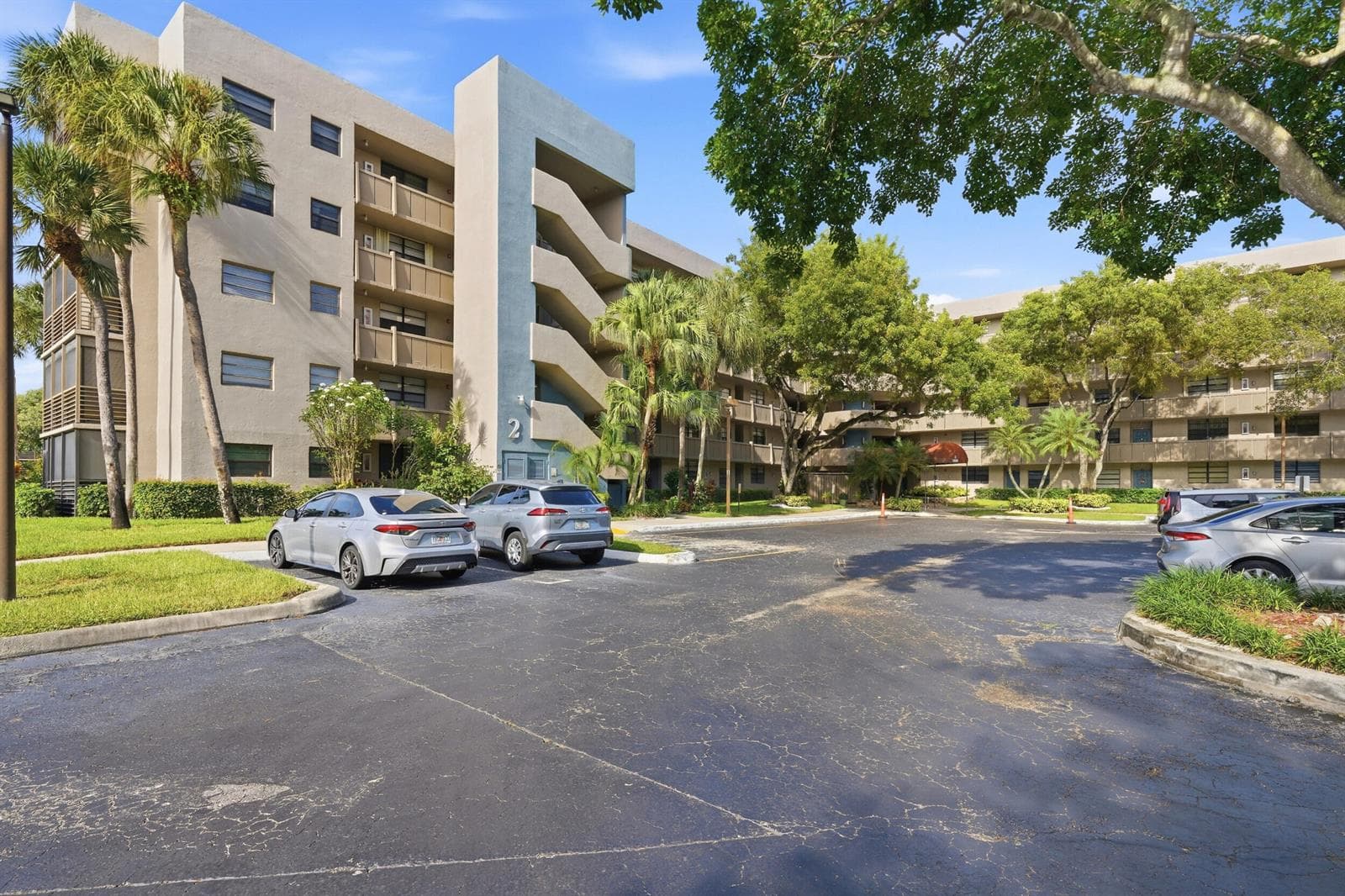 1000 Colony Point Circle # 110, Pembroke Pines FL 33026