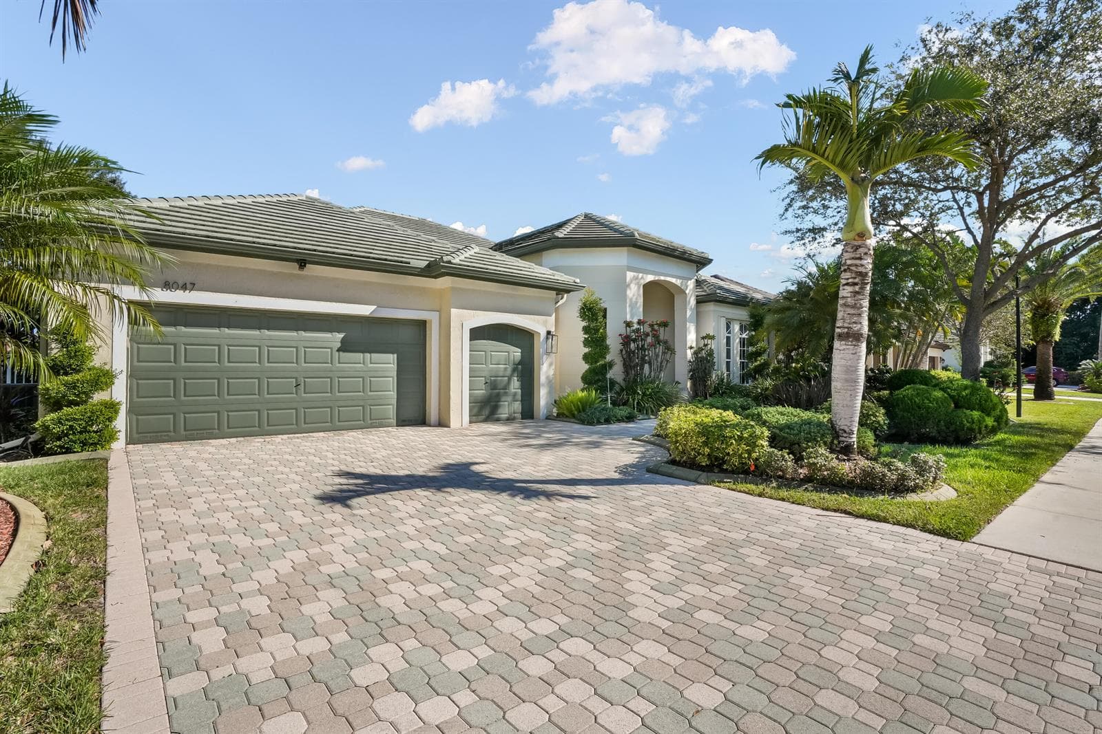 8047 N SAVANNAH Circle, Davie FL 33328