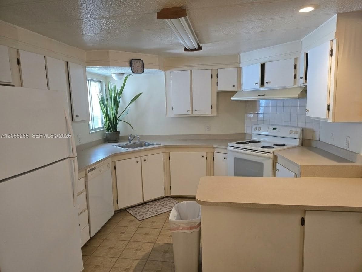 5550 SW 32nd Ter, Dania Beach FL 33312