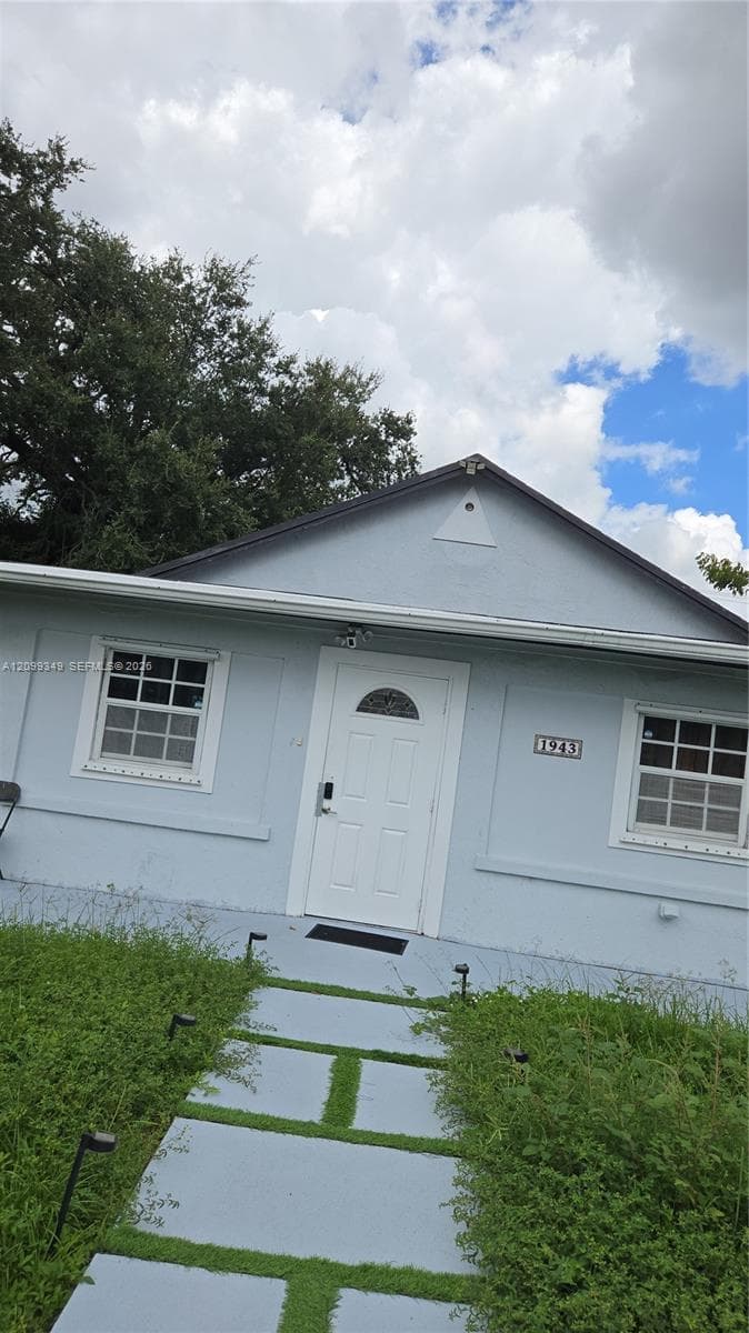 1943 NW 98th St, Miami FL 33147