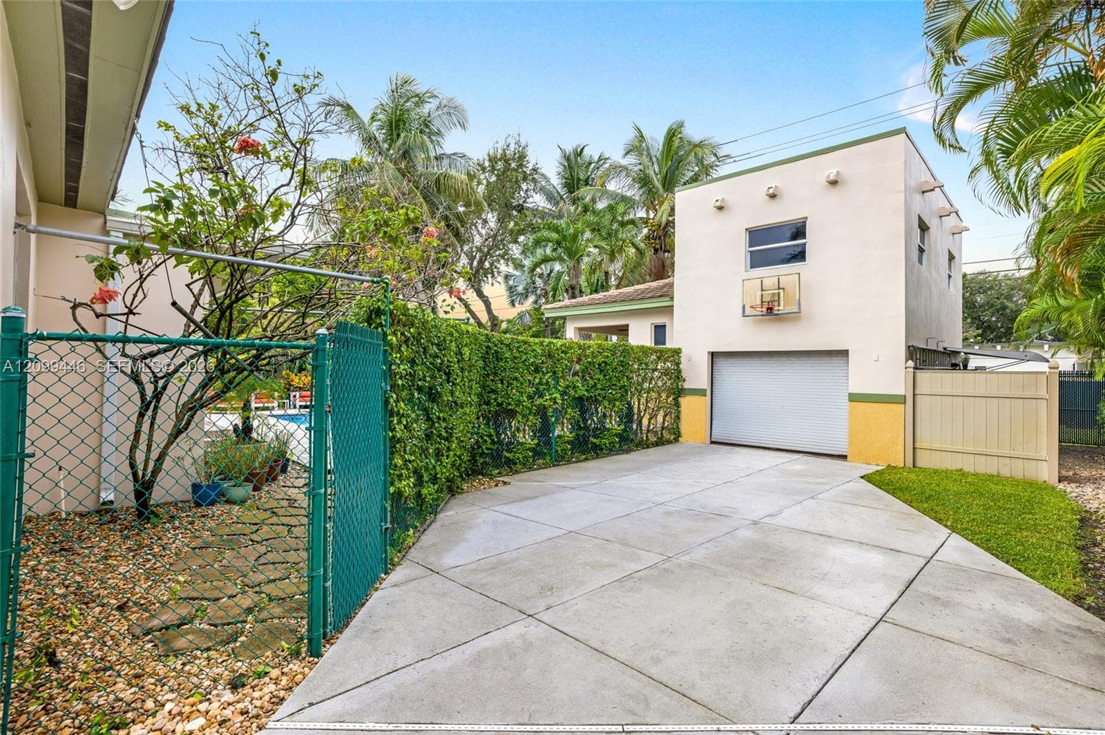 564 Palmetto Dr, Miami Springs FL 33166