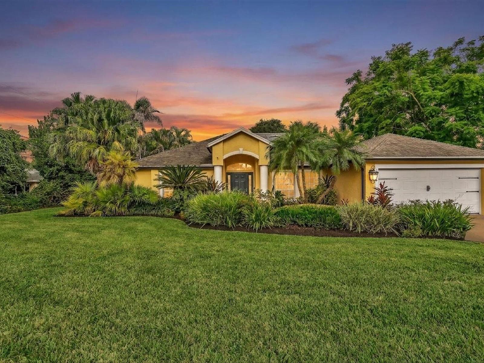 1918 SW BELLEVUE Avenue, Port St. Lucie FL 34953