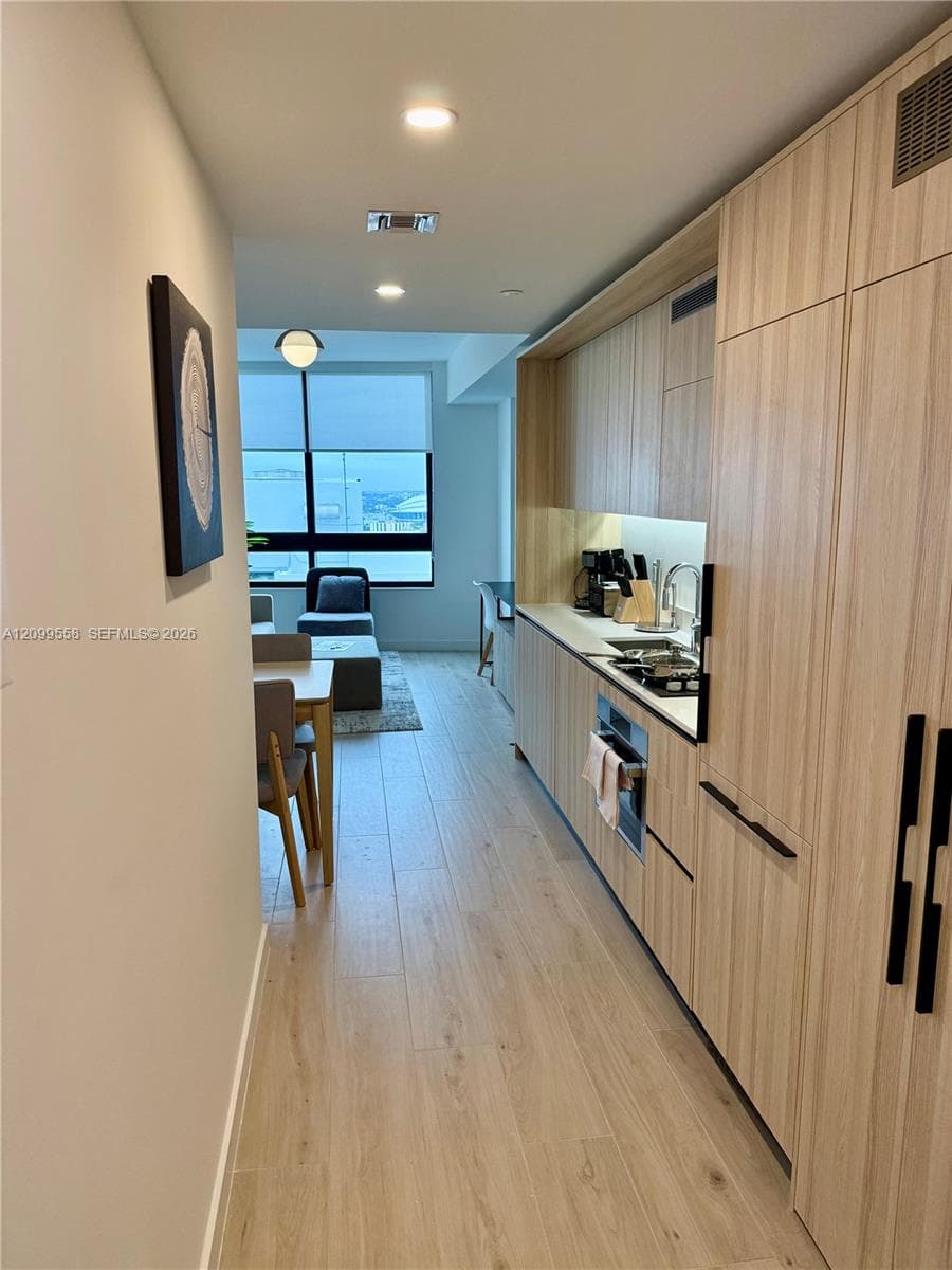 225 N Miami Ave # 3406, Miami FL 33128