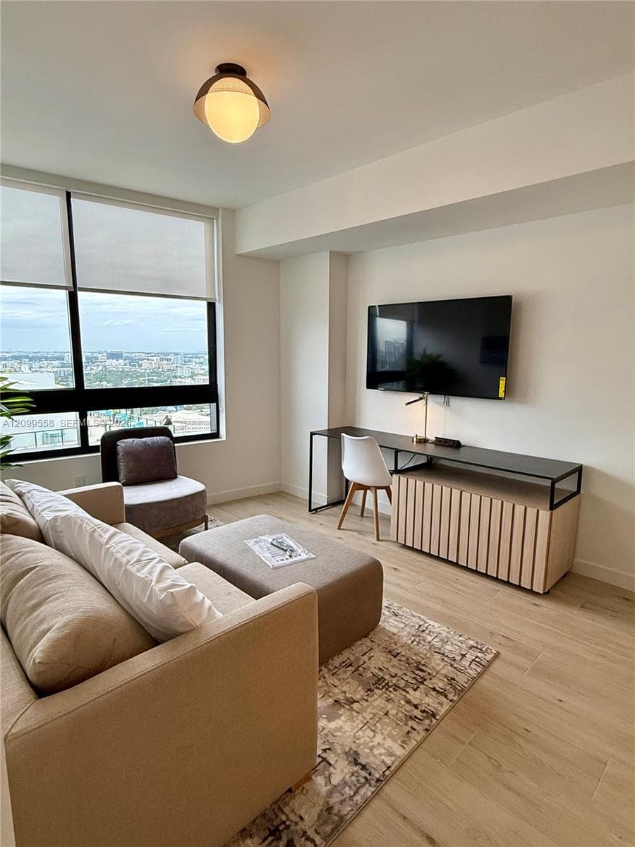 225 N Miami Ave # 3406, Miami FL 33128