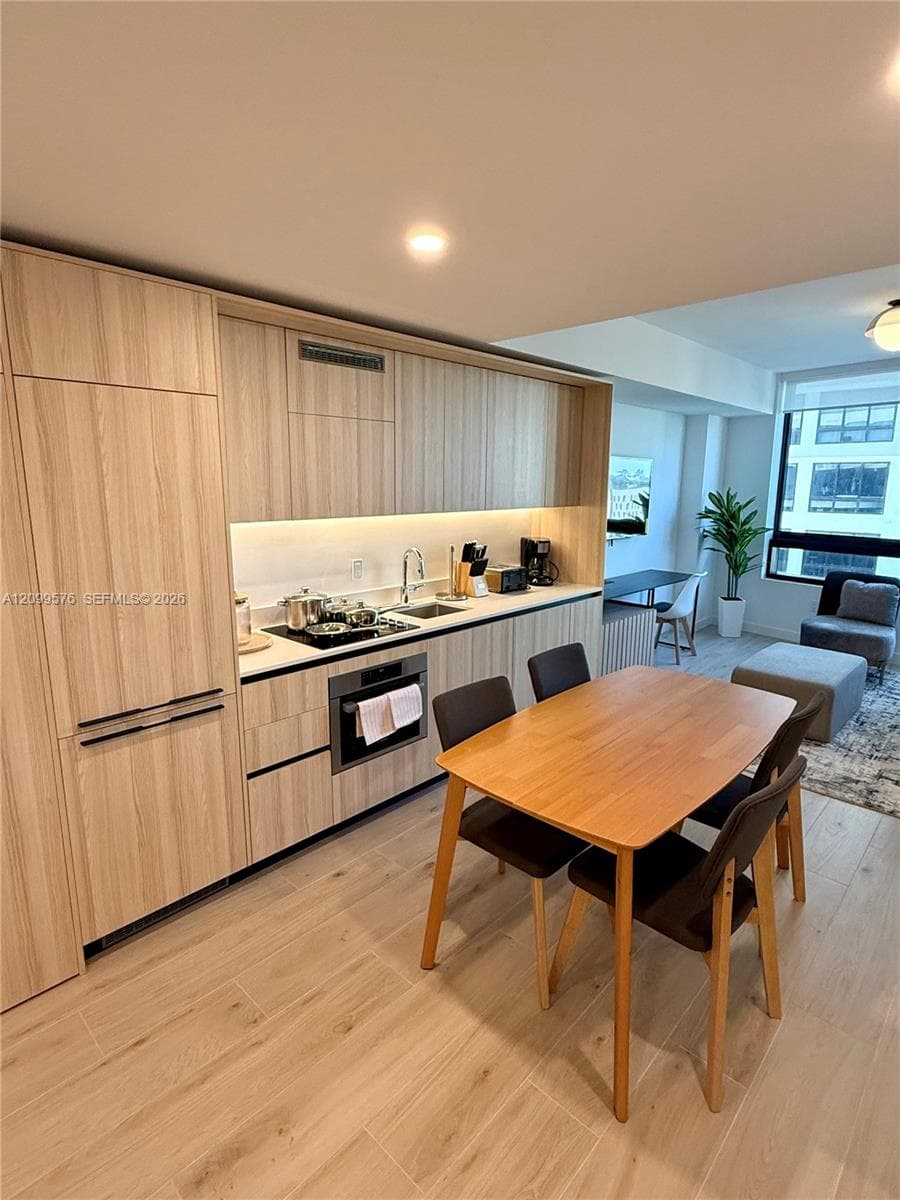 225 N Miami Ave # 1604, Miami FL 33128