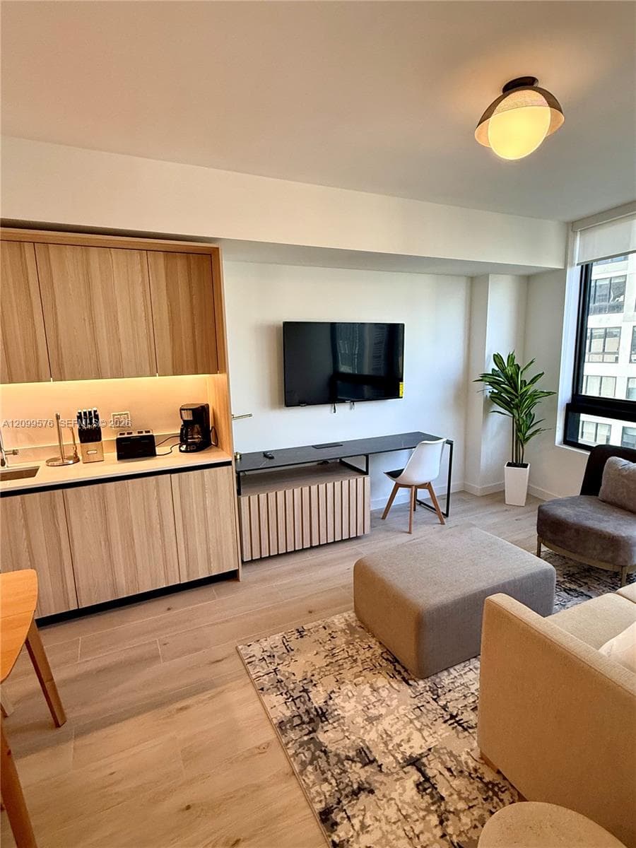 225 N Miami Ave # 1604, Miami FL 33128