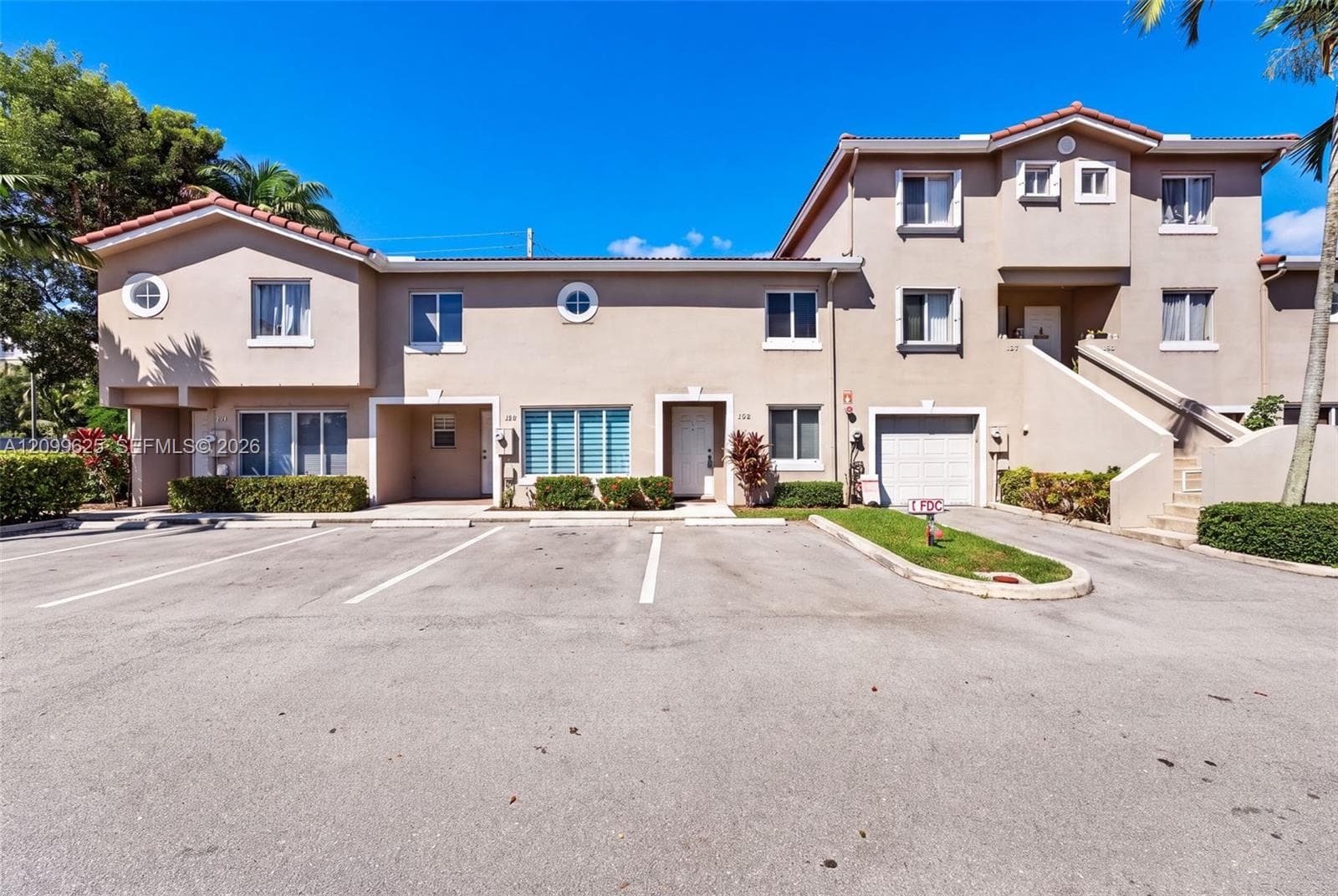 105 Riviera Cir, Weston FL 33326