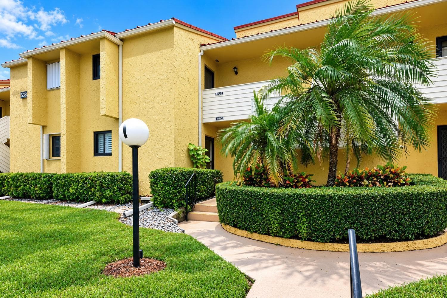 5333 SE Miles Grant Road # 205, Stuart FL 34997