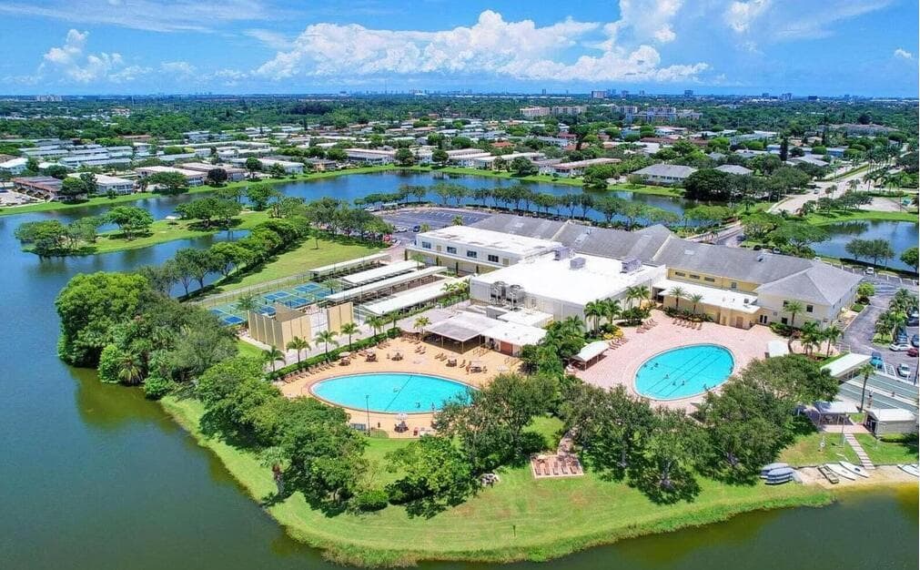 42 COVENTRY B, West Palm Beach FL 33417