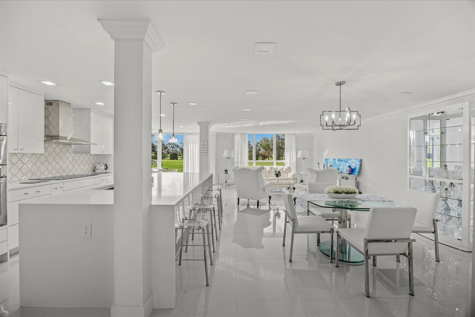 5390 WOODLAND LAKES Drive # 105, Palm Beach Gardens FL 33418