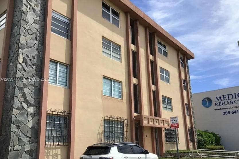 3075 NW 7th St # 101, Miami FL 33125